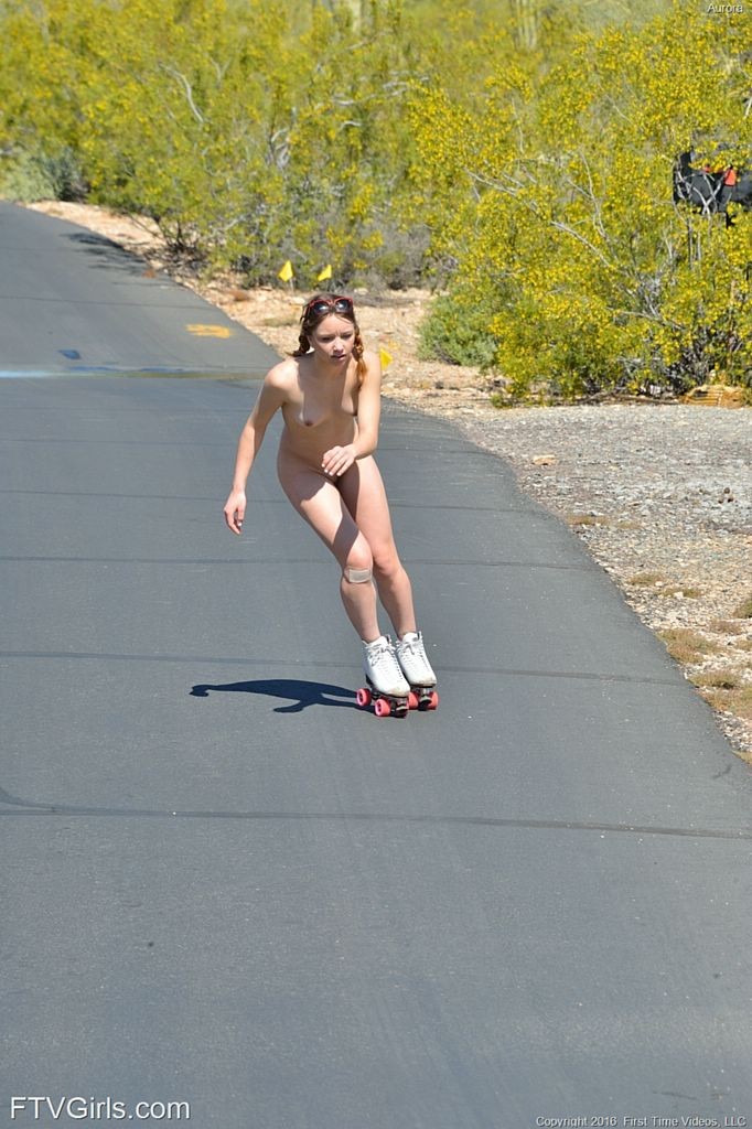 Tetas en patines
 #76126877