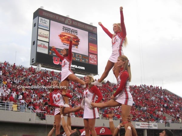 Echte College Cheerleader
 #75470801