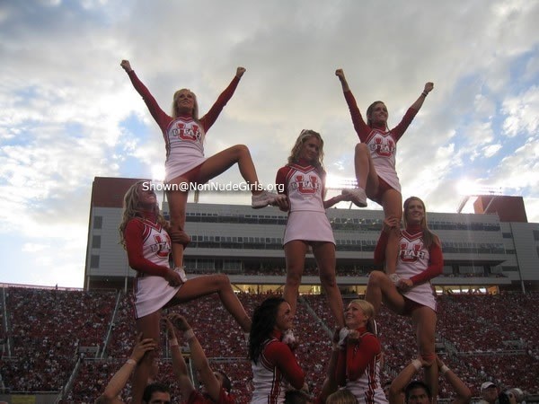 Echte College Cheerleader
 #75470829