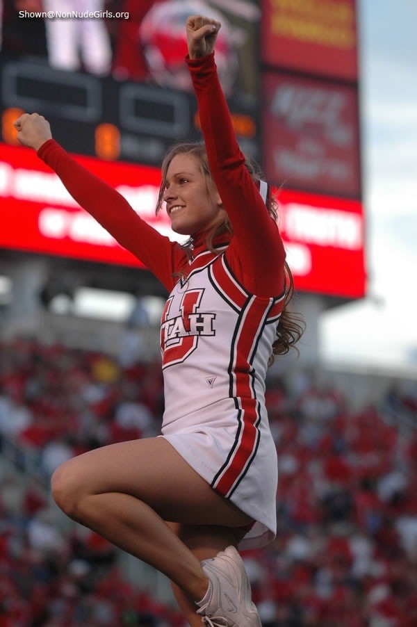 Echte College Cheerleader
 #75470878