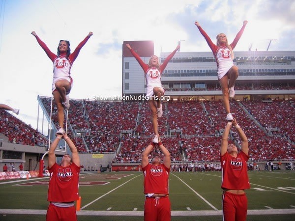 Echte College Cheerleader
 #75470922