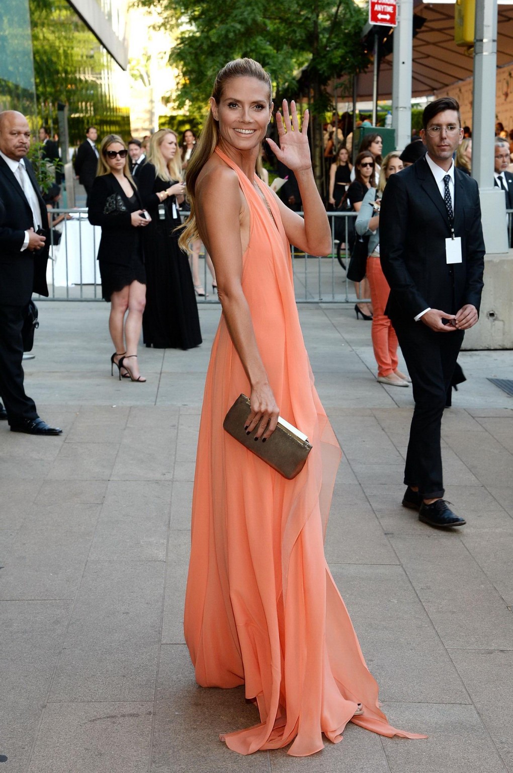 Heidi klum senza reggiseno che mostra scollatura e sideboob al 2014 cfda fashion awards
 #75194768