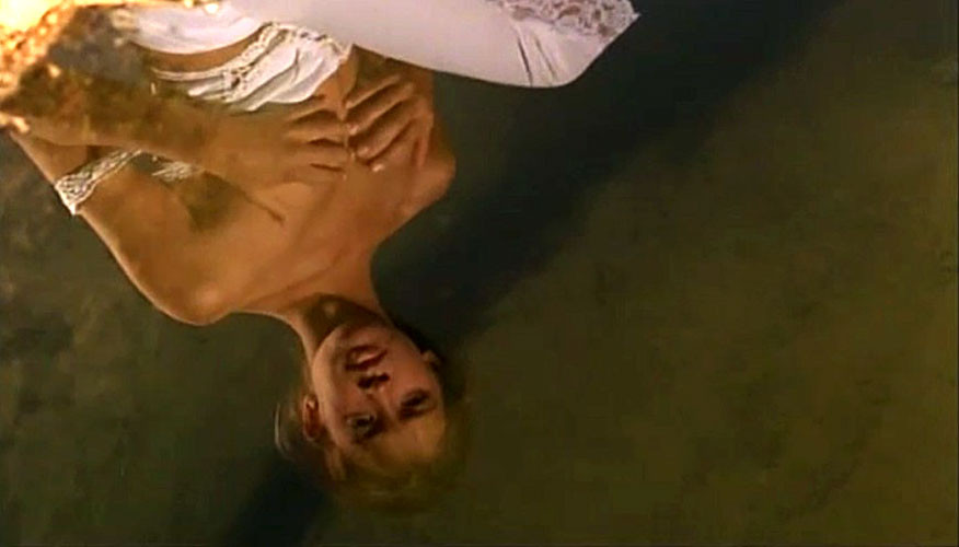 Phoebe Cates entblößt ihre schönen großen Titten und Arsch in nackten Filmkappen
 #75390182