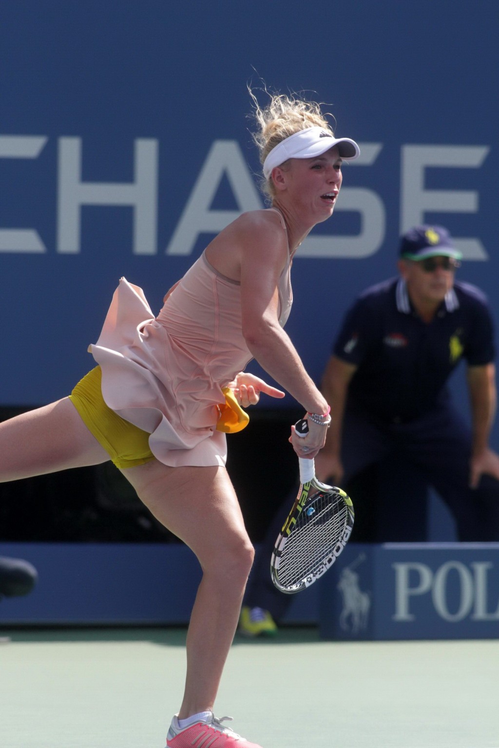 Caroline Wozniacki exhibe sa culotte jaune à l'Open de tennis des États-Unis. 
 #75186747