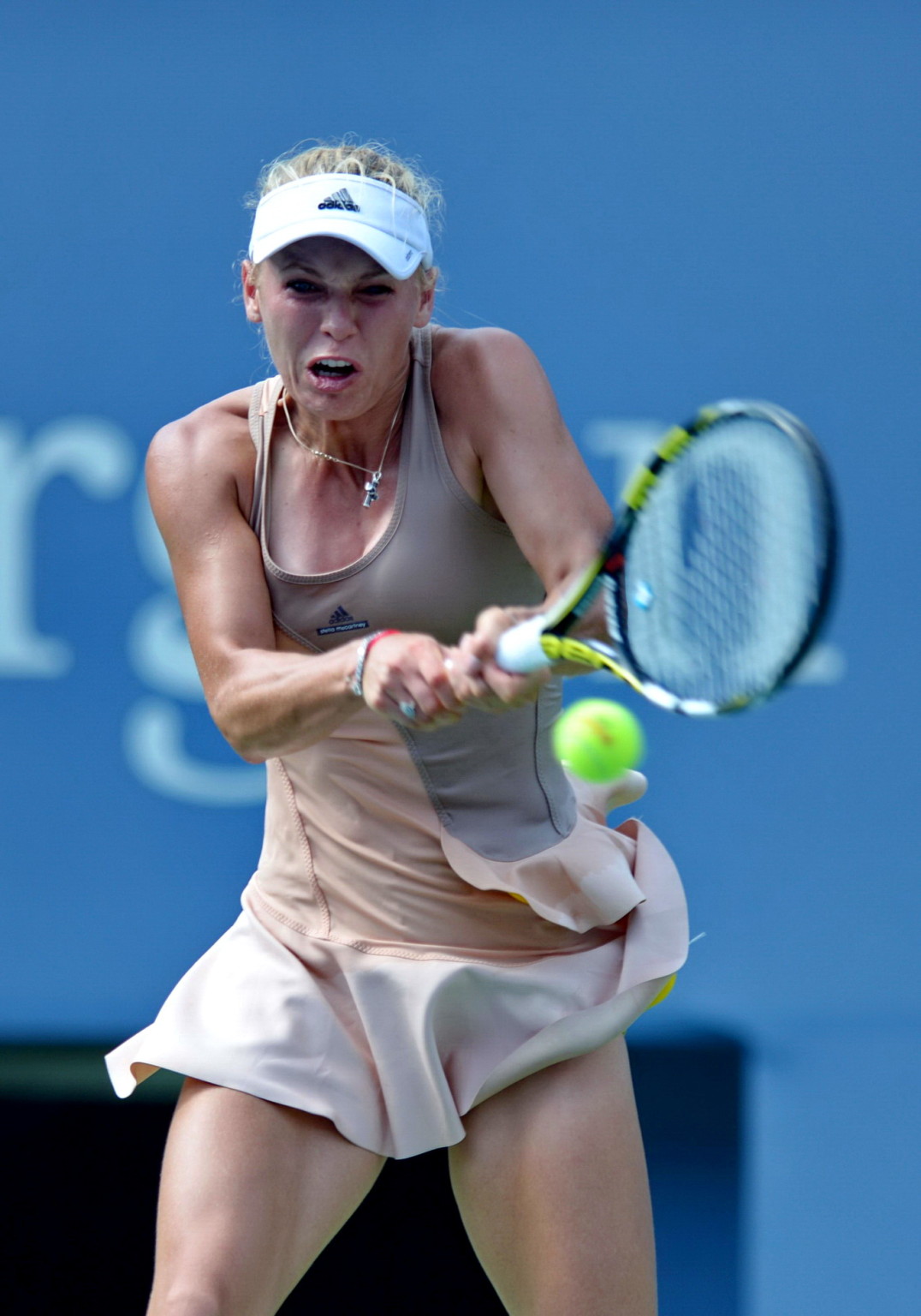 Caroline Wozniacki exhibe sa culotte jaune à l'Open de tennis des États-Unis. 
 #75186779