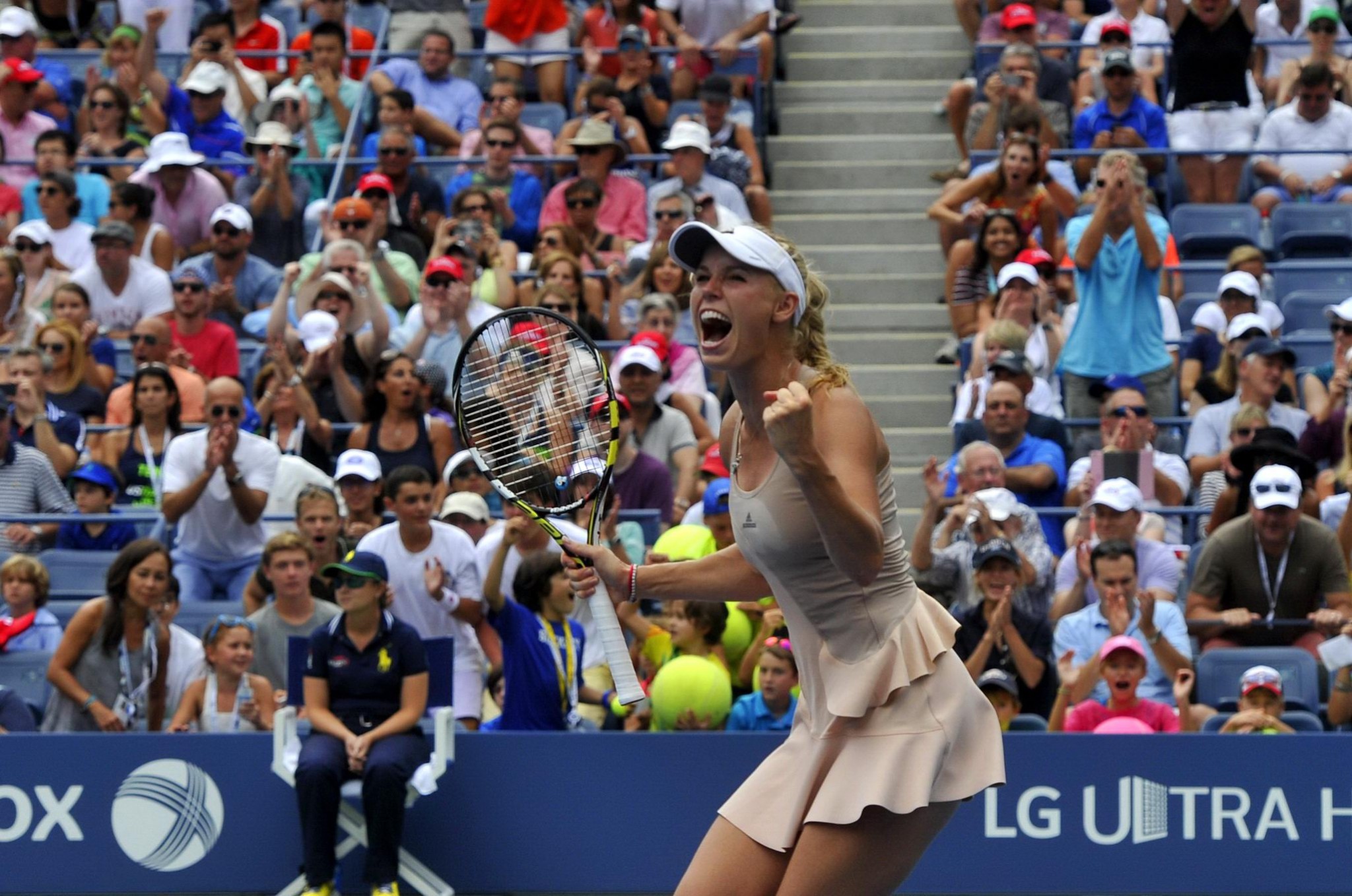 Caroline Wozniacki exhibe sa culotte jaune à l'Open de tennis des États-Unis. 
 #75186784