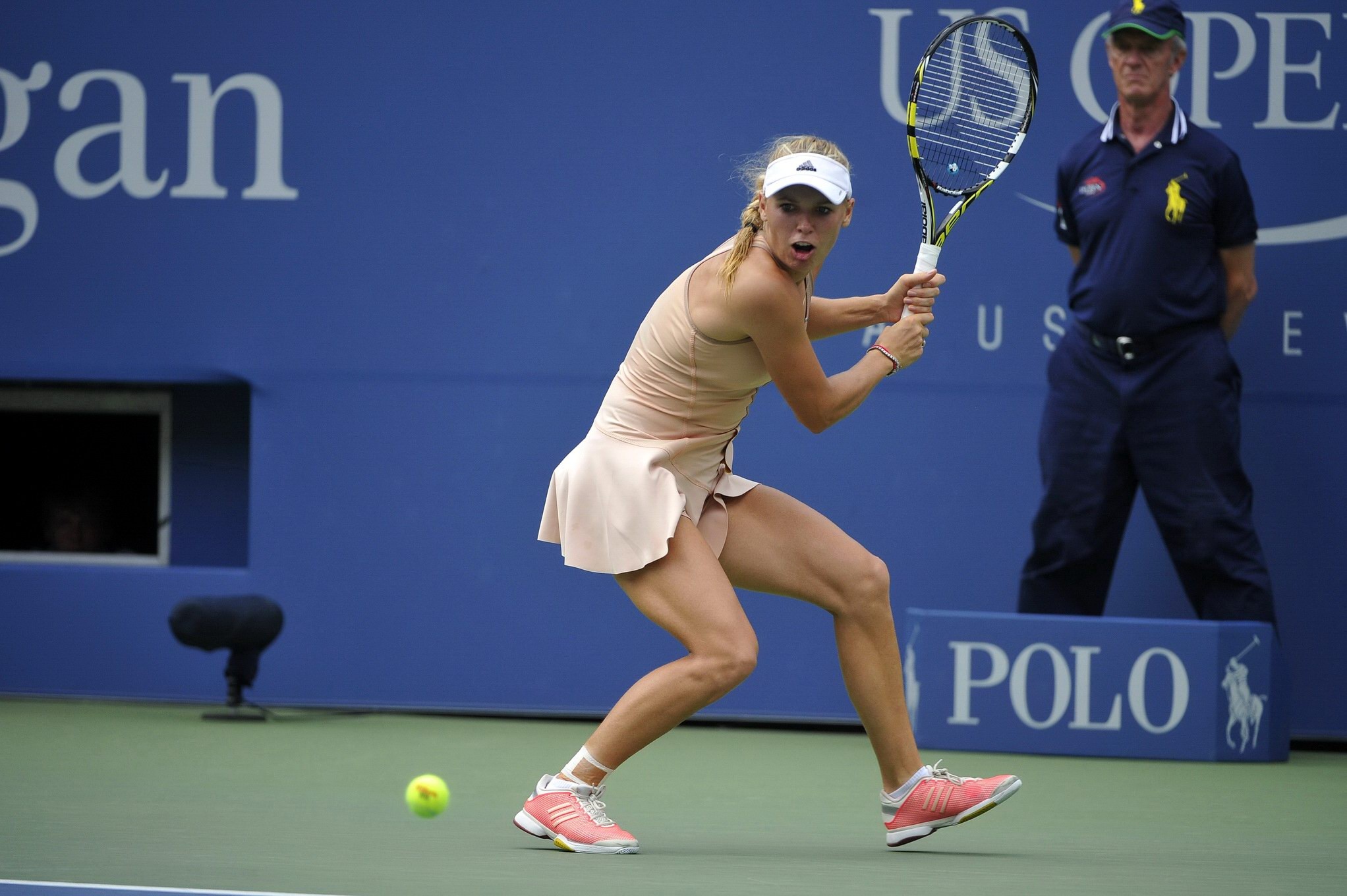 Caroline Wozniacki exhibe sa culotte jaune à l'Open de tennis des États-Unis. 
 #75186811