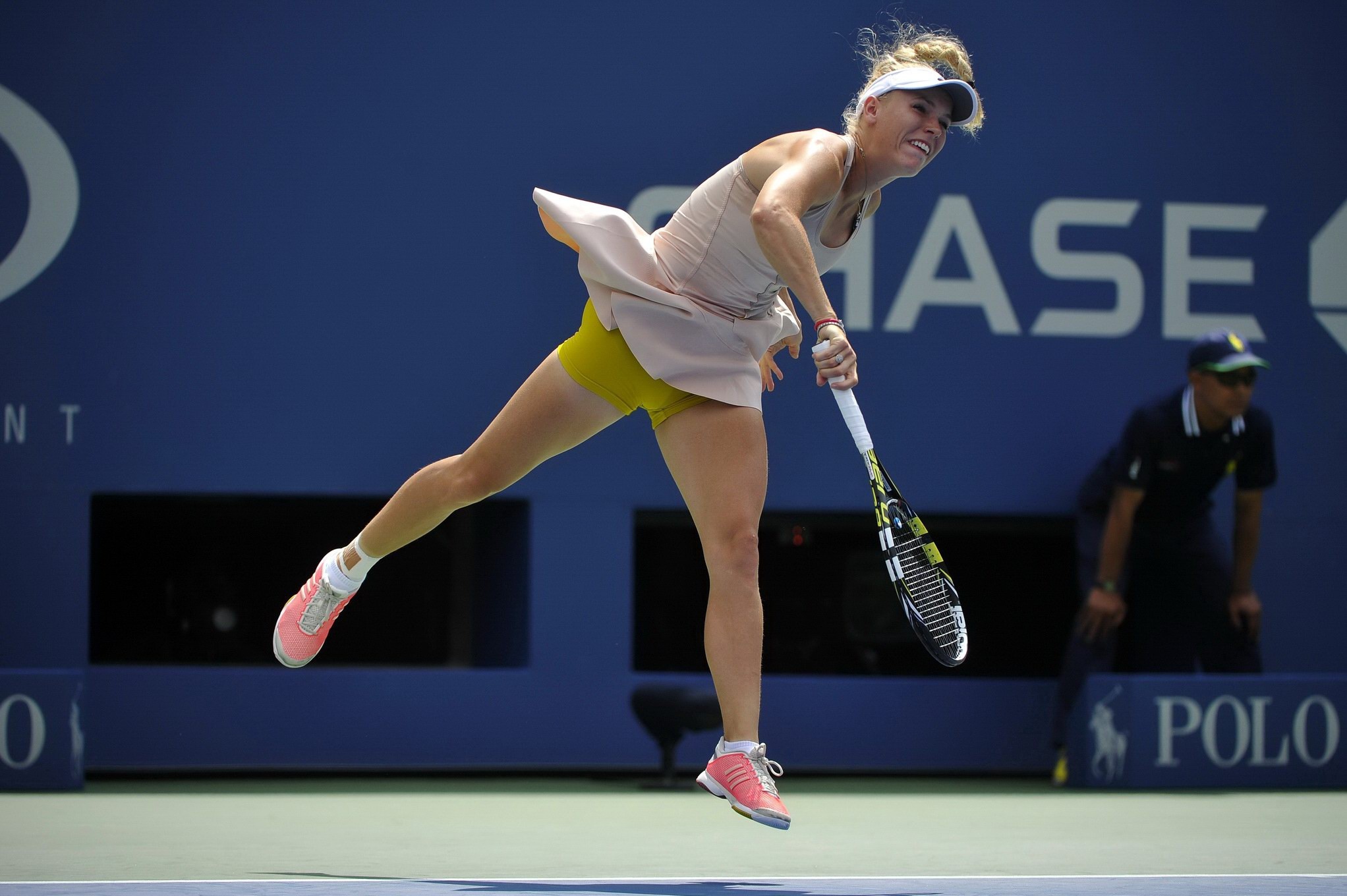 Caroline Wozniacki exhibe sa culotte jaune à l'Open de tennis des États-Unis. 
 #75186833