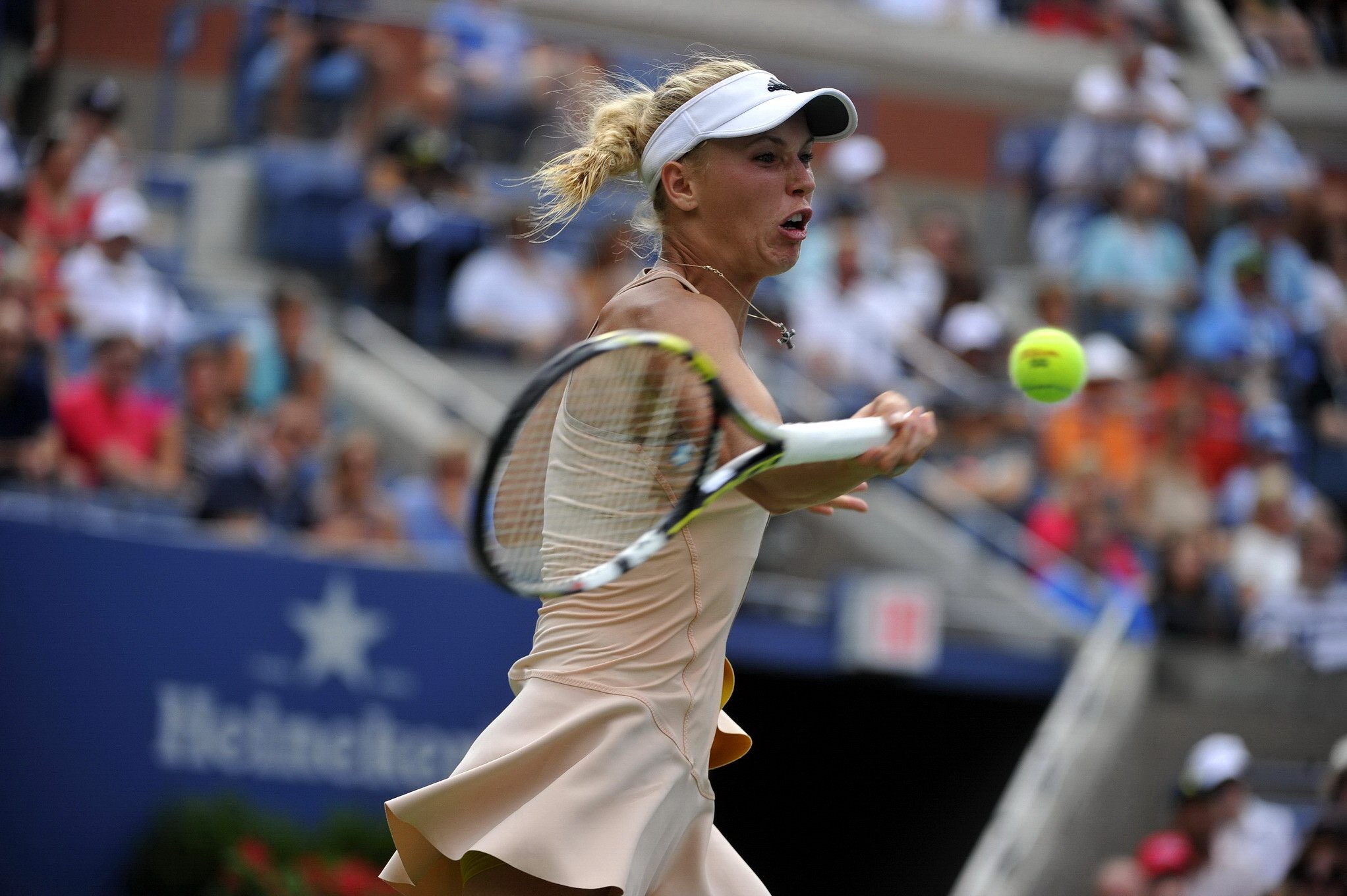 Caroline Wozniacki exhibe sa culotte jaune à l'Open de tennis des États-Unis. 
 #75186881