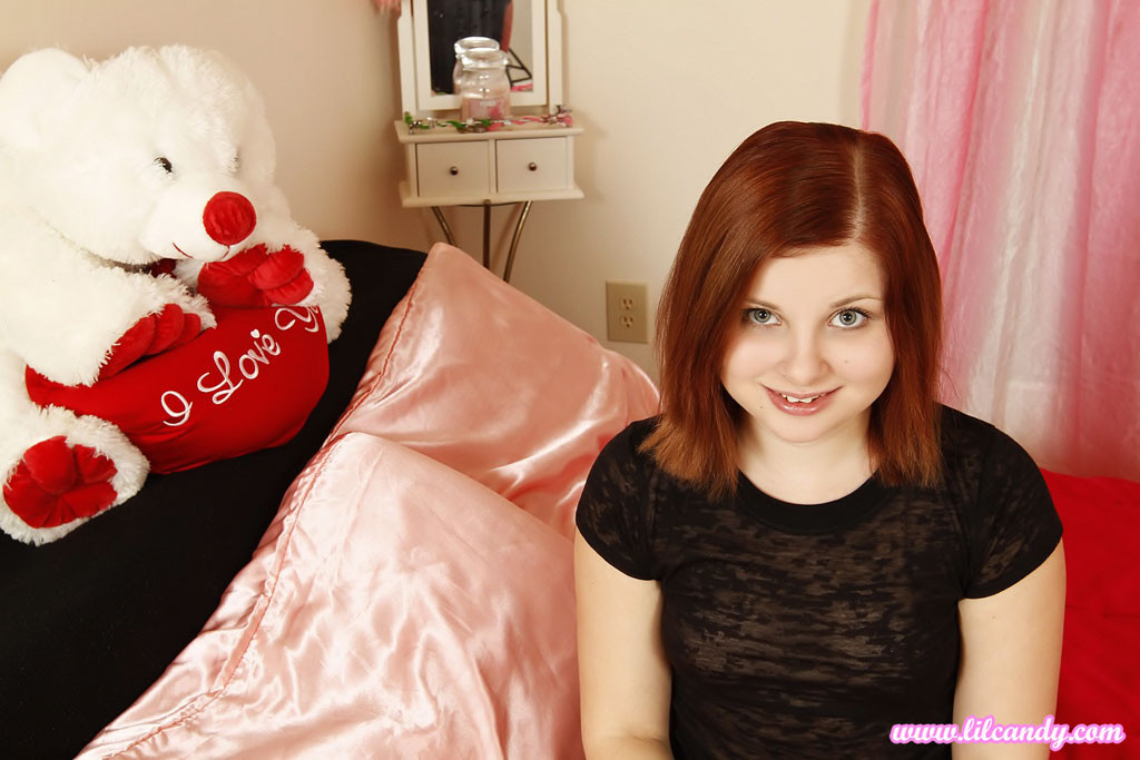 Lil' Candy plays with her pussy on her personal home webcam ever #70268696
