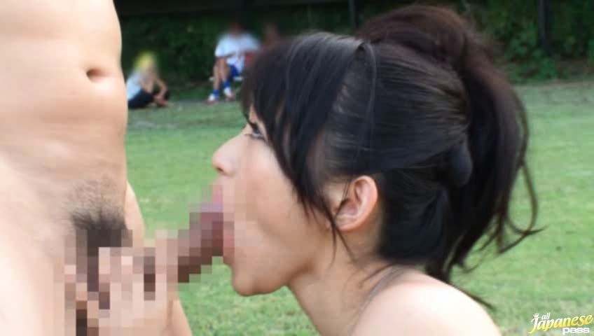 Kinky jap Mädchen gefickt in der Öffentlichkeit
 #69790592
