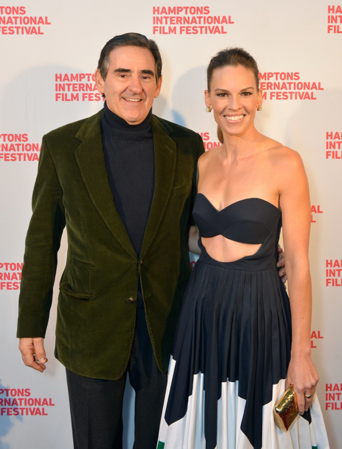 Hilary swank vollbusig in einem freizügigen trägerlosen Kleid bei der Homesman-Premiere in ea
 #75183771
