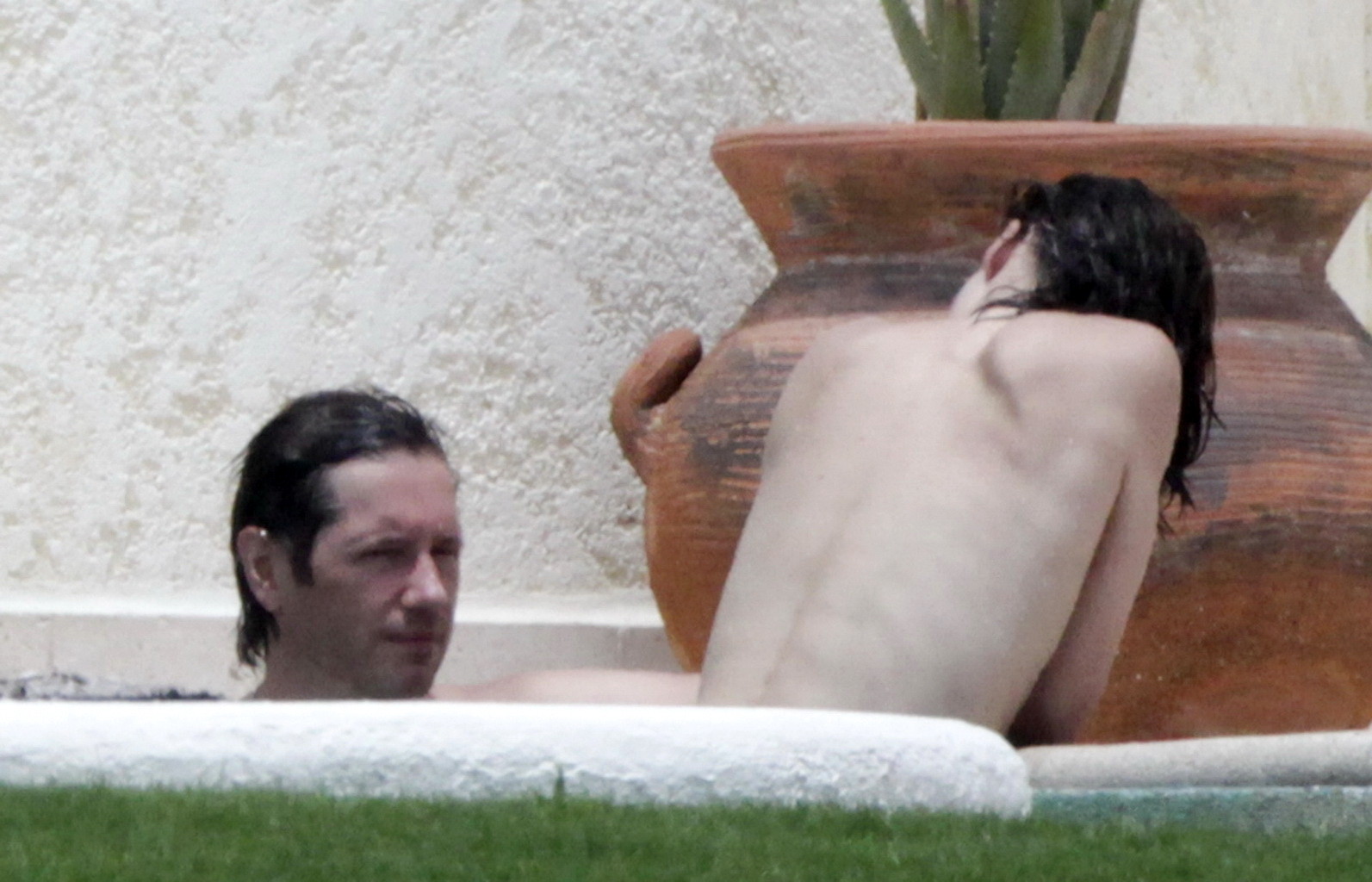Milla Jovovich Topless But Hiding Her Boobs In Cabo San