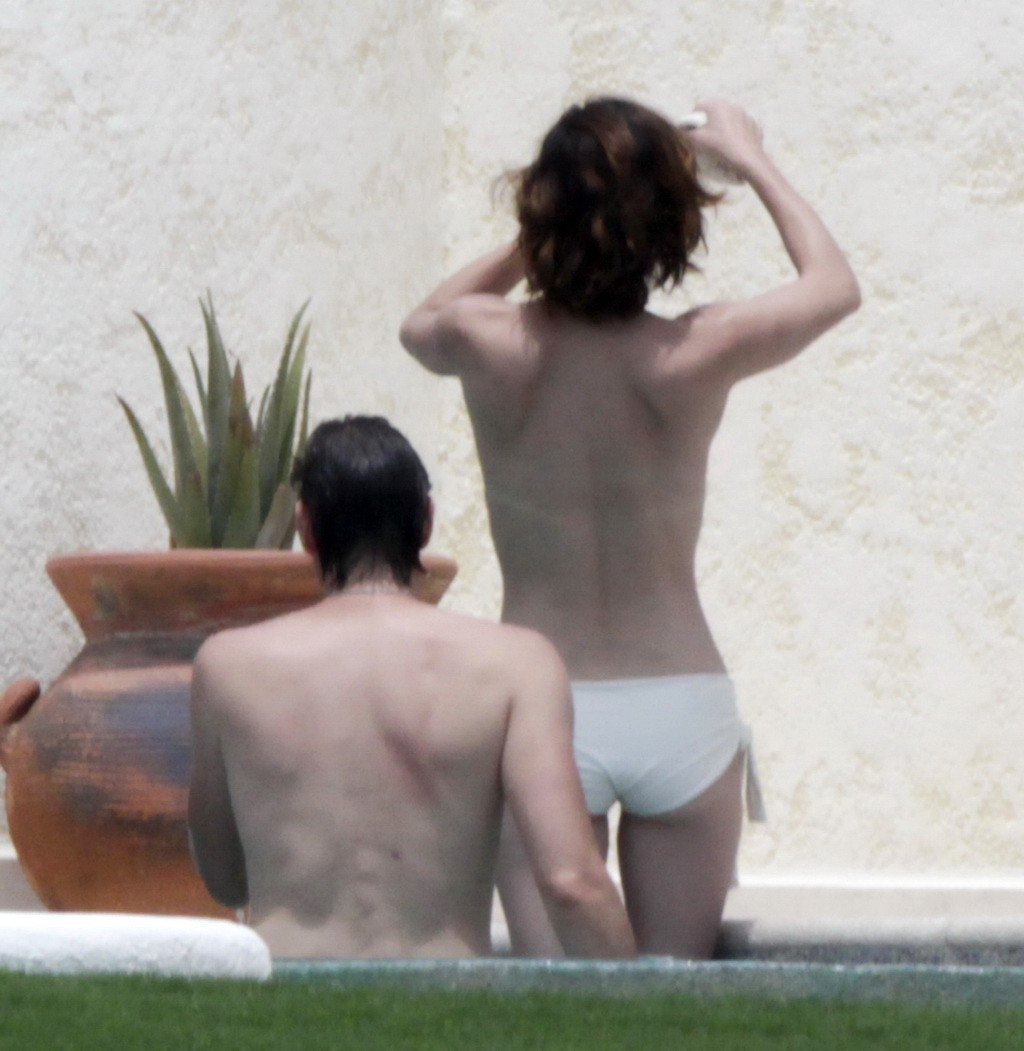 Milla Jovovich topless but hiding her boobs in Cabo San Lucas #75290613