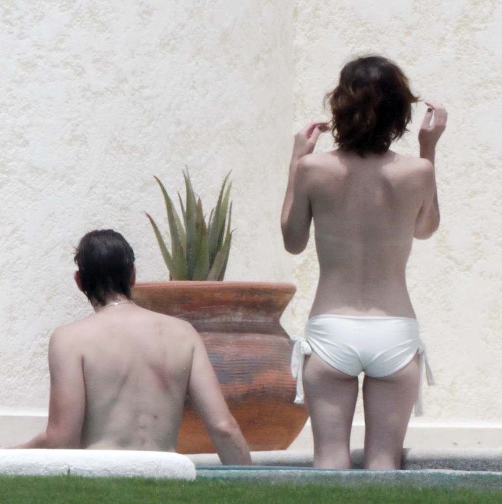 Milla Jovovich topless but hiding her boobs in Cabo San Lucas #75290620