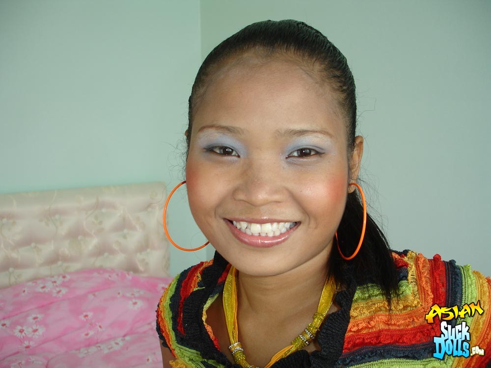 Ein 19 Jahre altes asiatisches Bar-Mädchen mit Sperma im Gesicht
 #69984956