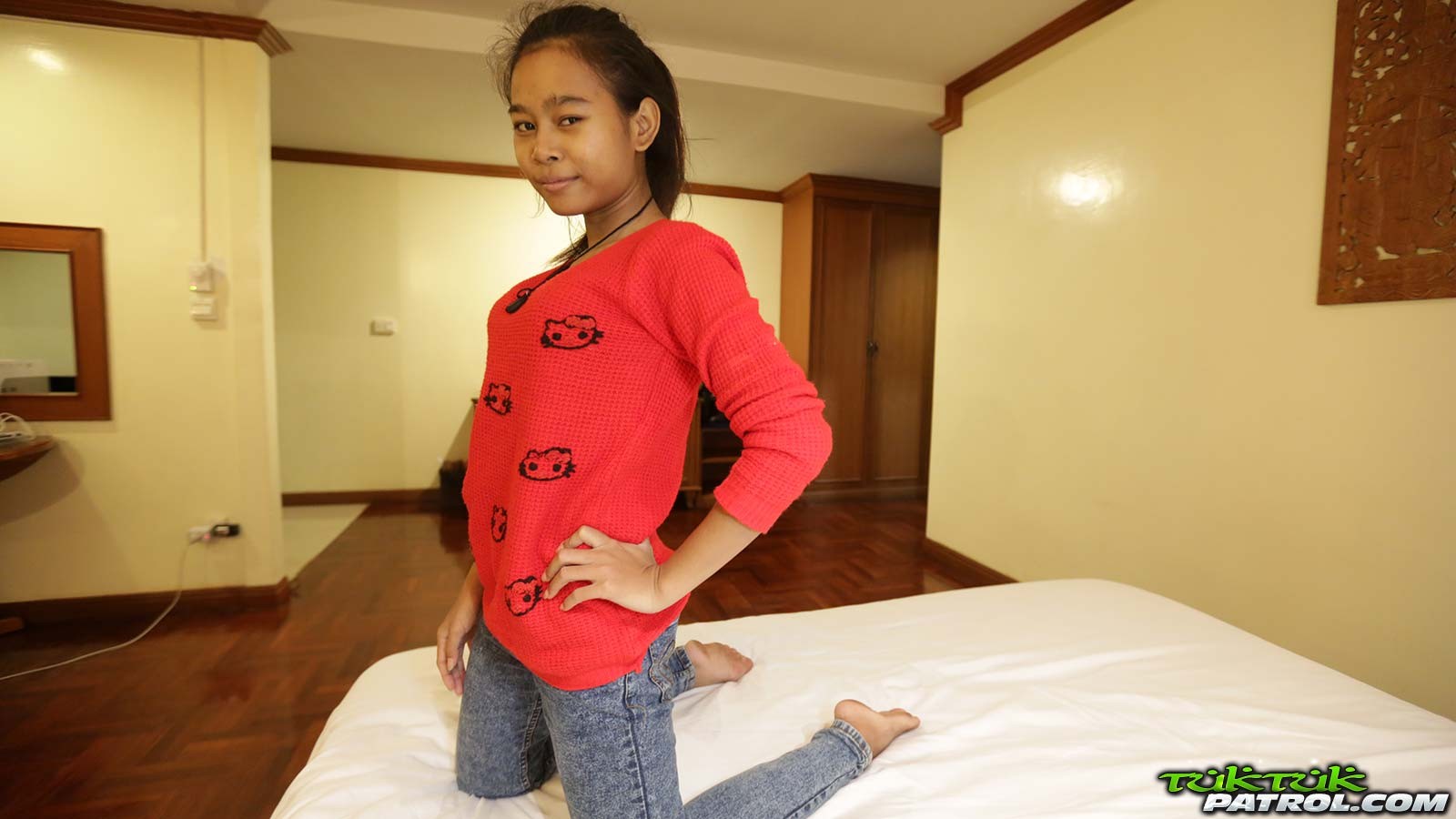 Süßes thailändisches Mädchen behandelt weißen Schwanz wie ihre erste Liebe zuerst
 #67425534
