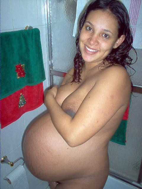 Novias embarazadas posando
 #76518313