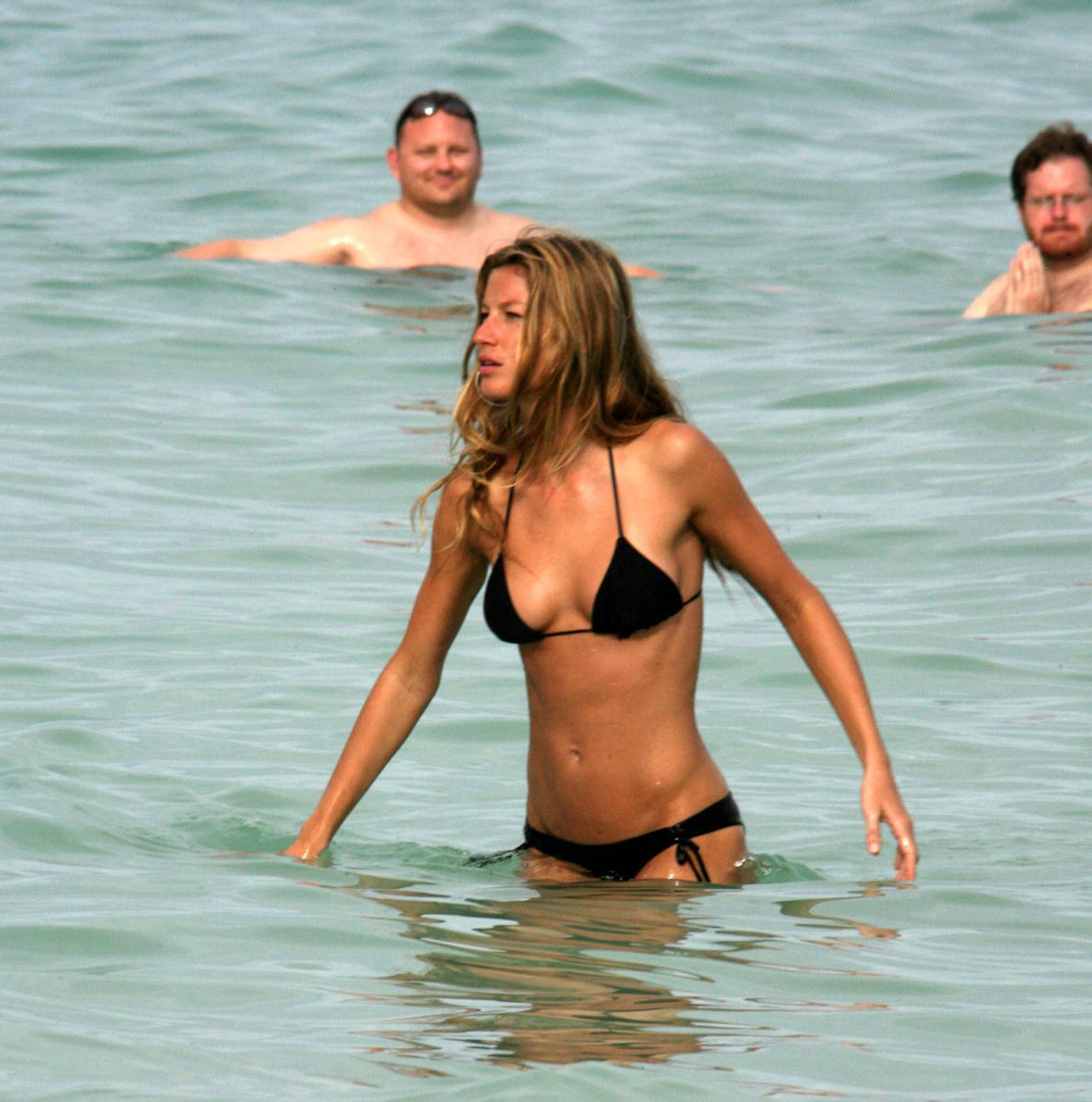 Gisele bundchen en bikini en la playa de miami
 #75249454