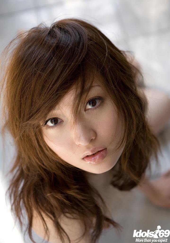 Una linda joven asiática con el coño peludo se burla después del baño
 #69967735