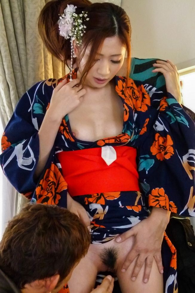 Asiática kaori maeda en un trío follando con mamada
 #74120446