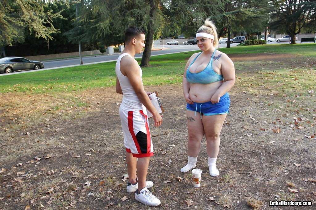 Busty pulcino grasso ottenere scopata dal suo allenatore di fitness
 #71764420