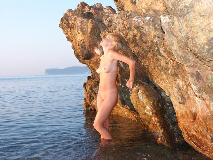 Avertissement - photos et vidéos de nudistes réels et incroyables
 #72274237