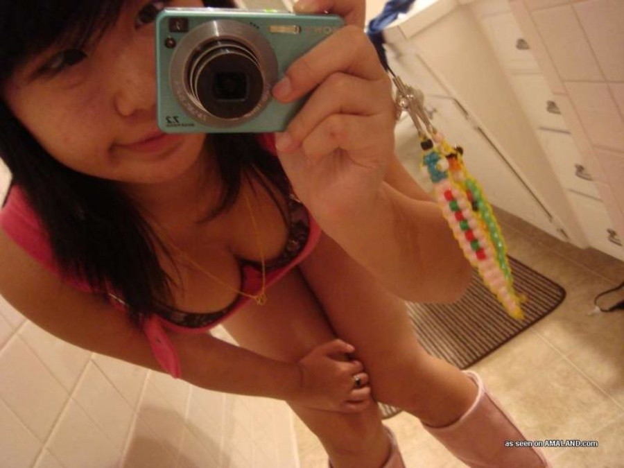 Singaporean cutie amatoriale arrapato mostra le sue tette e figa
 #67617511