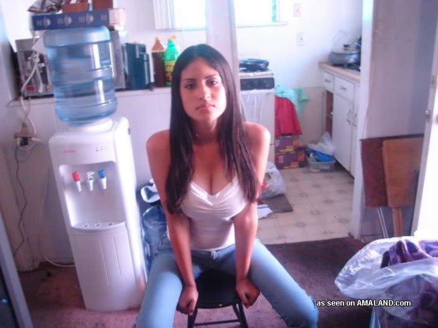 Compilation de filles à forte poitrine exhibant leurs seins à la caméra
 #67596919