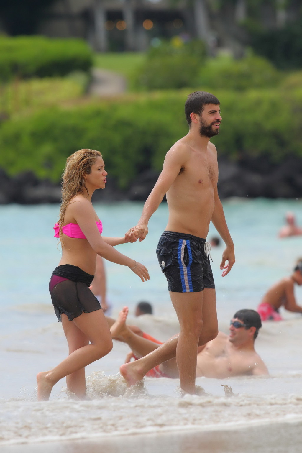 Shakira trägt zwei Bikini-Sets am Strand während ihres Urlaubs in Hawaii
 #75223920