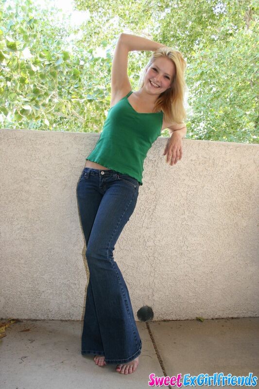 Sensational bionda ex fidanzata chloe spogliarsi jeans stretti e mostrando il suo awes
 #67776590