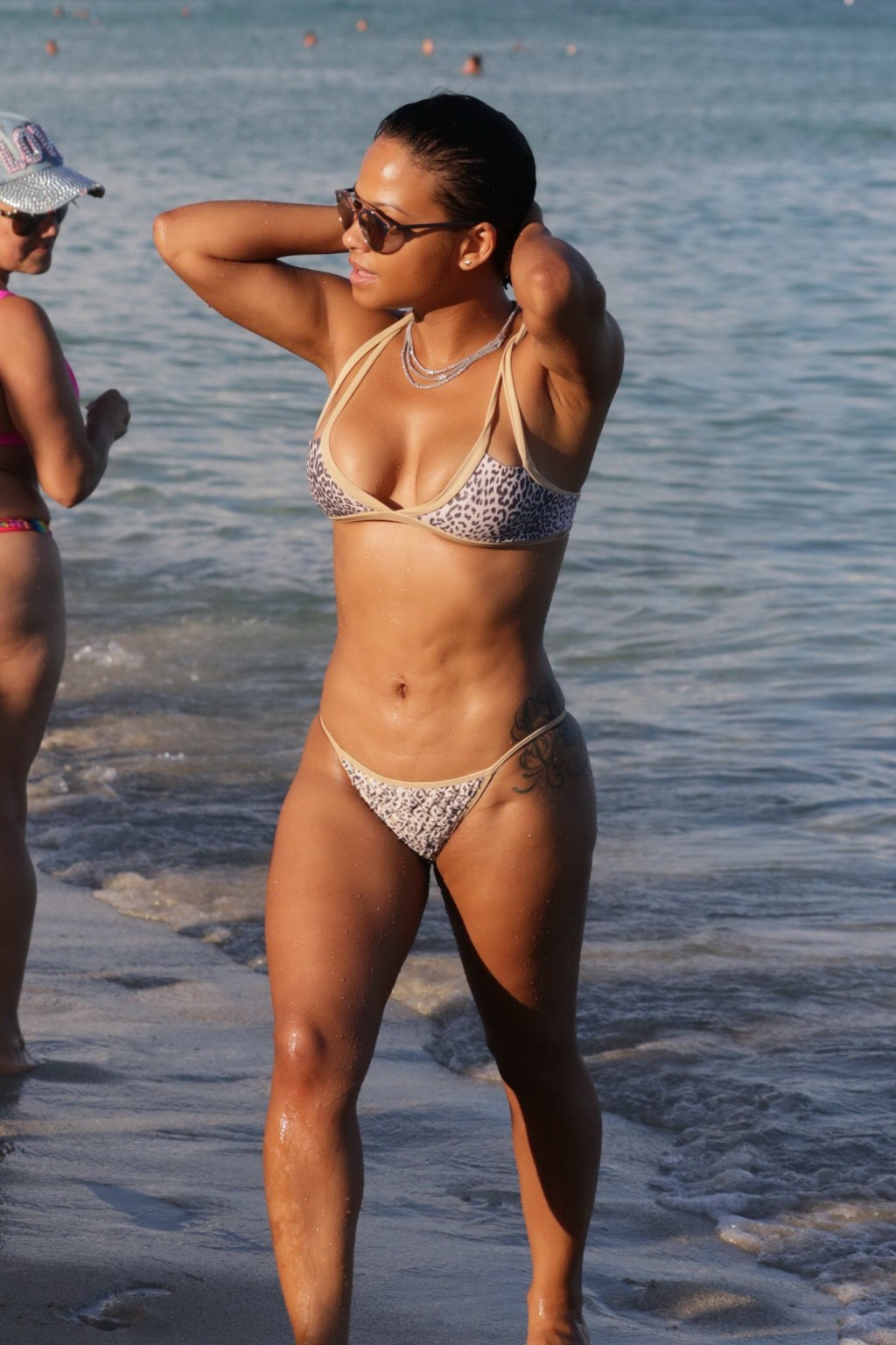 Christina milian mostrando debajo de las tetas y el culo sexy en bikini
 #75151821