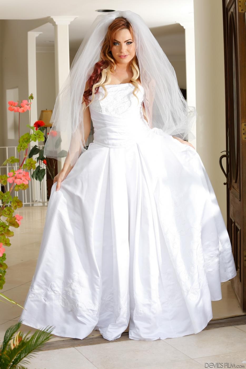 Amazingly hot bride Bailey Blue is taking off her white dress and having incredi #72326802