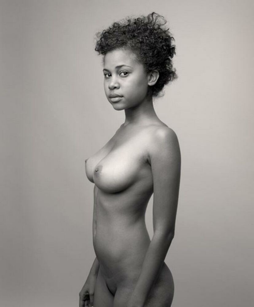 Jeune noire : les jeunes filles noires posent et baisent - galerie 3
 #79467871