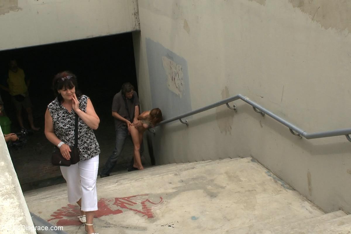 Nena desnuda, atada y follada al aire libre en lugares públicos
 #68742004