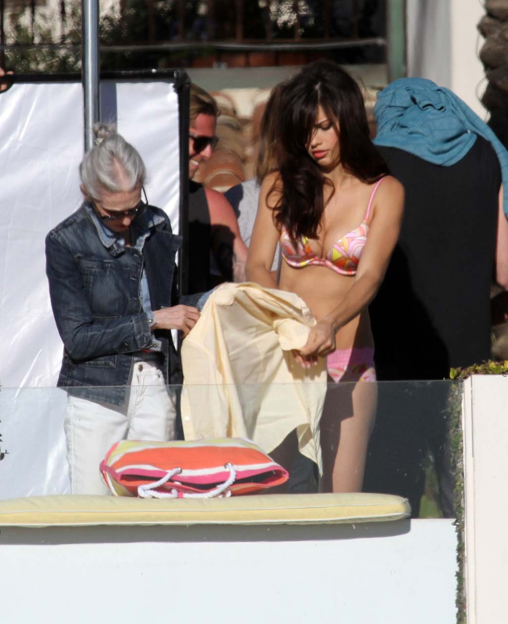 Adriana lima mostrando su gran culo y cuerpo en bikini paparazzi shoot
 #75316945