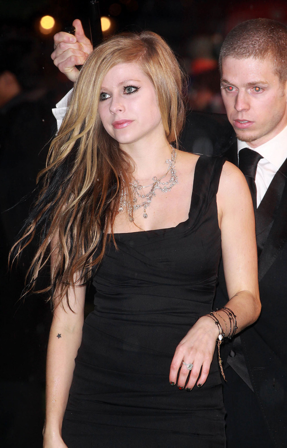 Avril Lavigne posing and showing sexy body in evening skirt #75358373