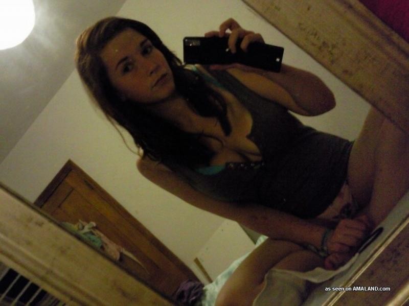 Collection of a gorgeous chick camwhoring in her bedroom #75696819