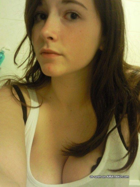 Sammlung einer umwerfenden Tussi beim Camwhoring in ihrem Schlafzimmer
 #75696830
