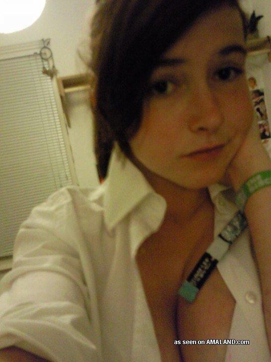 Collection of a gorgeous chick camwhoring in her bedroom #75696842