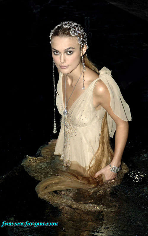 Keira Knightley showing her tits in wet shirt to paparazzi #75424528