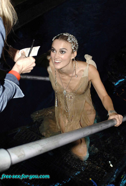 Keira Knightley showing her tits in wet shirt to paparazzi #75424531