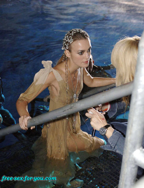 Keira Knightley showing her tits in wet shirt to paparazzi #75424549