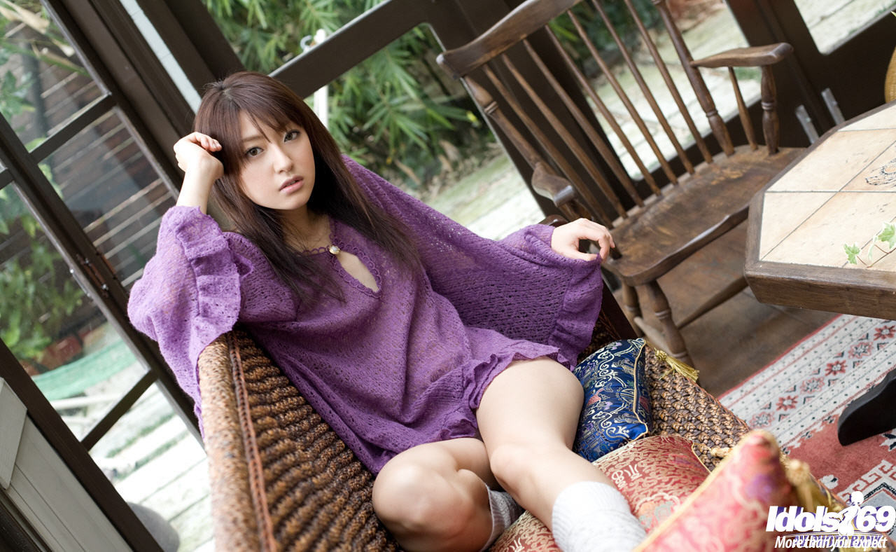 Chica japonesa en calcetines
 #69759525
