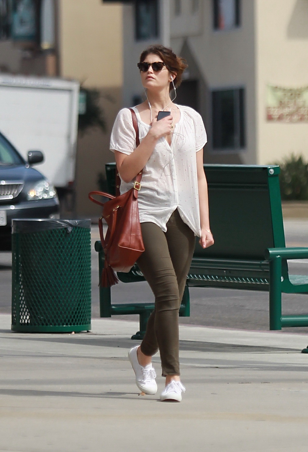 Gemma arterton zeigt ihr Dekolleté in einem durchsichtigen BH-Top und einer hautengen Hose in Hollywood
 #75236482