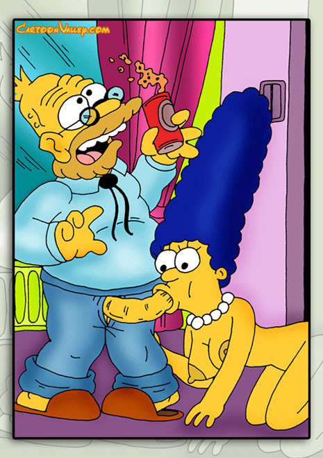 Marge Simpson en medias masajeando su pene
 #69565366