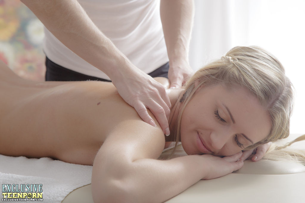 Masaje travieso
 #76411617