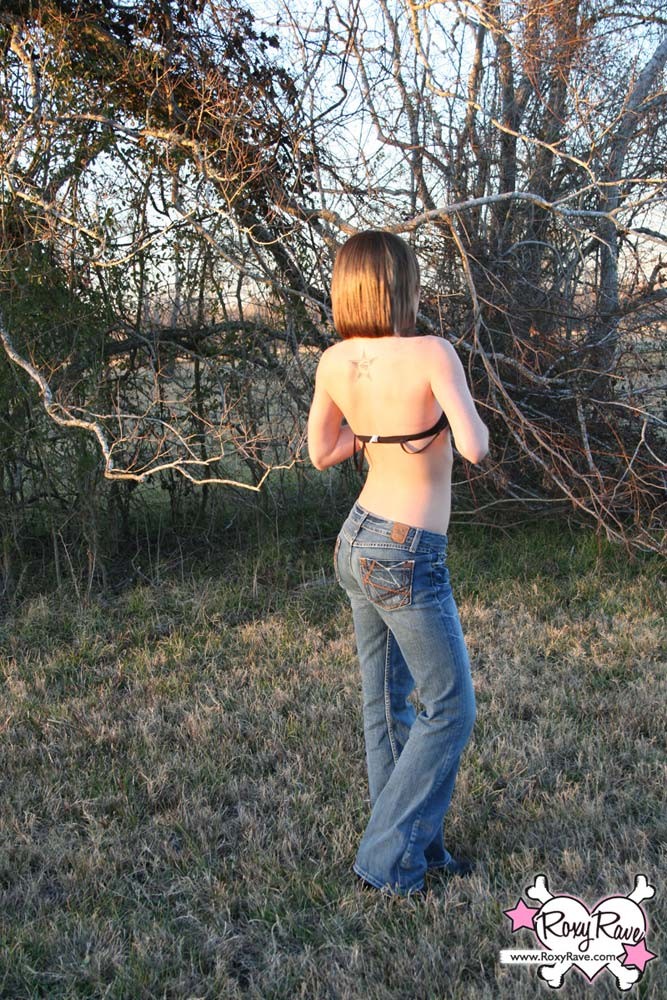 Amateur teen girl stripping outside #78616577