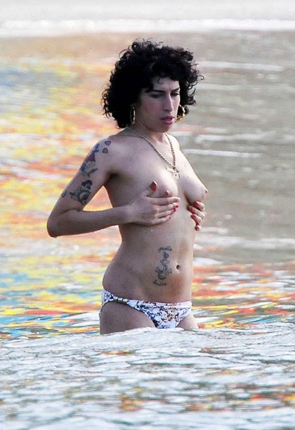 Amy Winehouse enjoying in topless on beach and showing huge boobs #75357838
