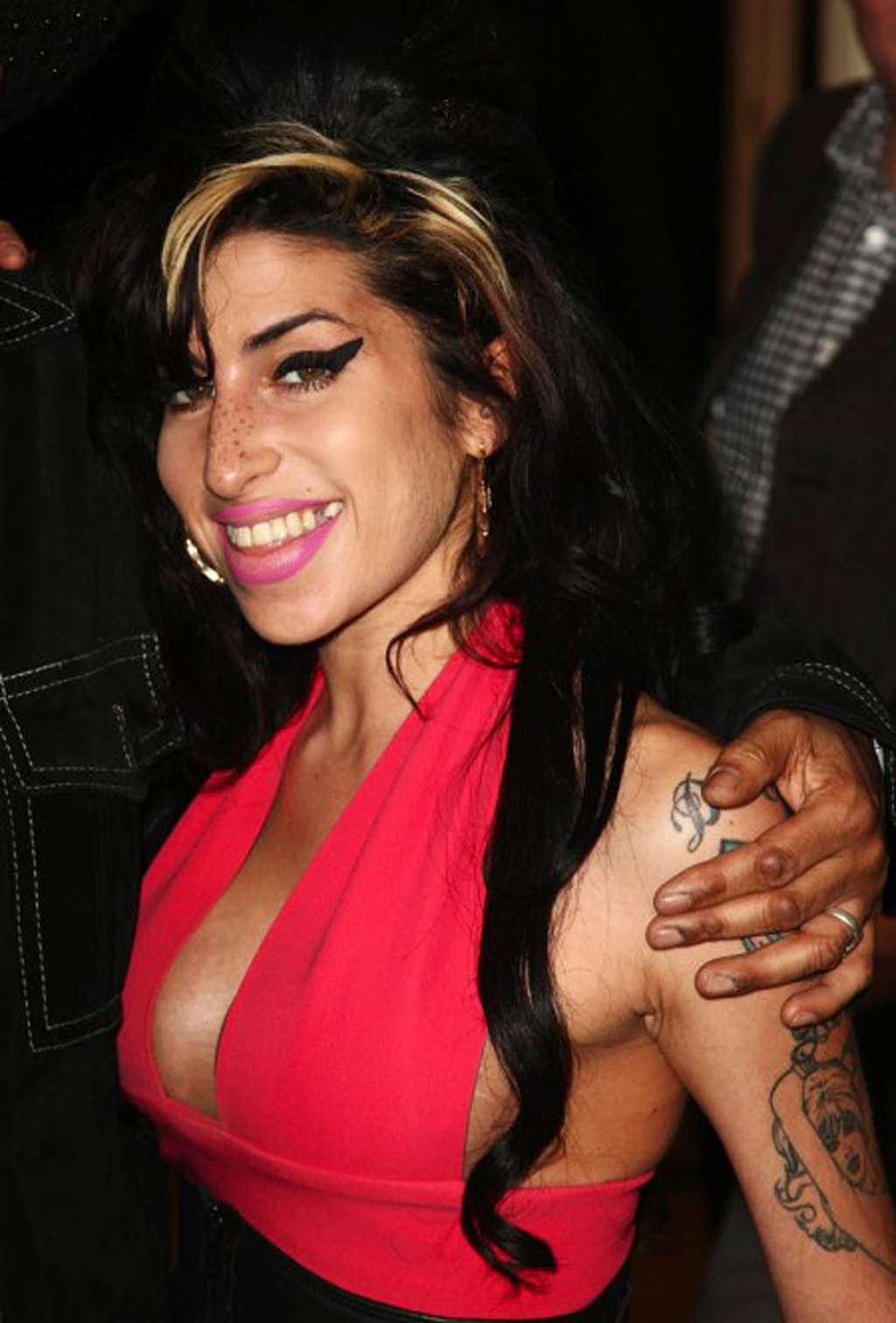 Amy Winehouse enjoying in topless on beach and showing huge boobs #75357945